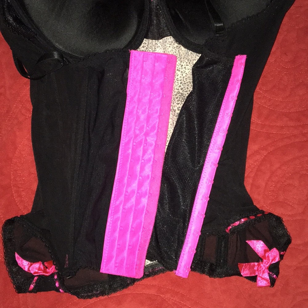 Lingerie - Picture 2 of 3